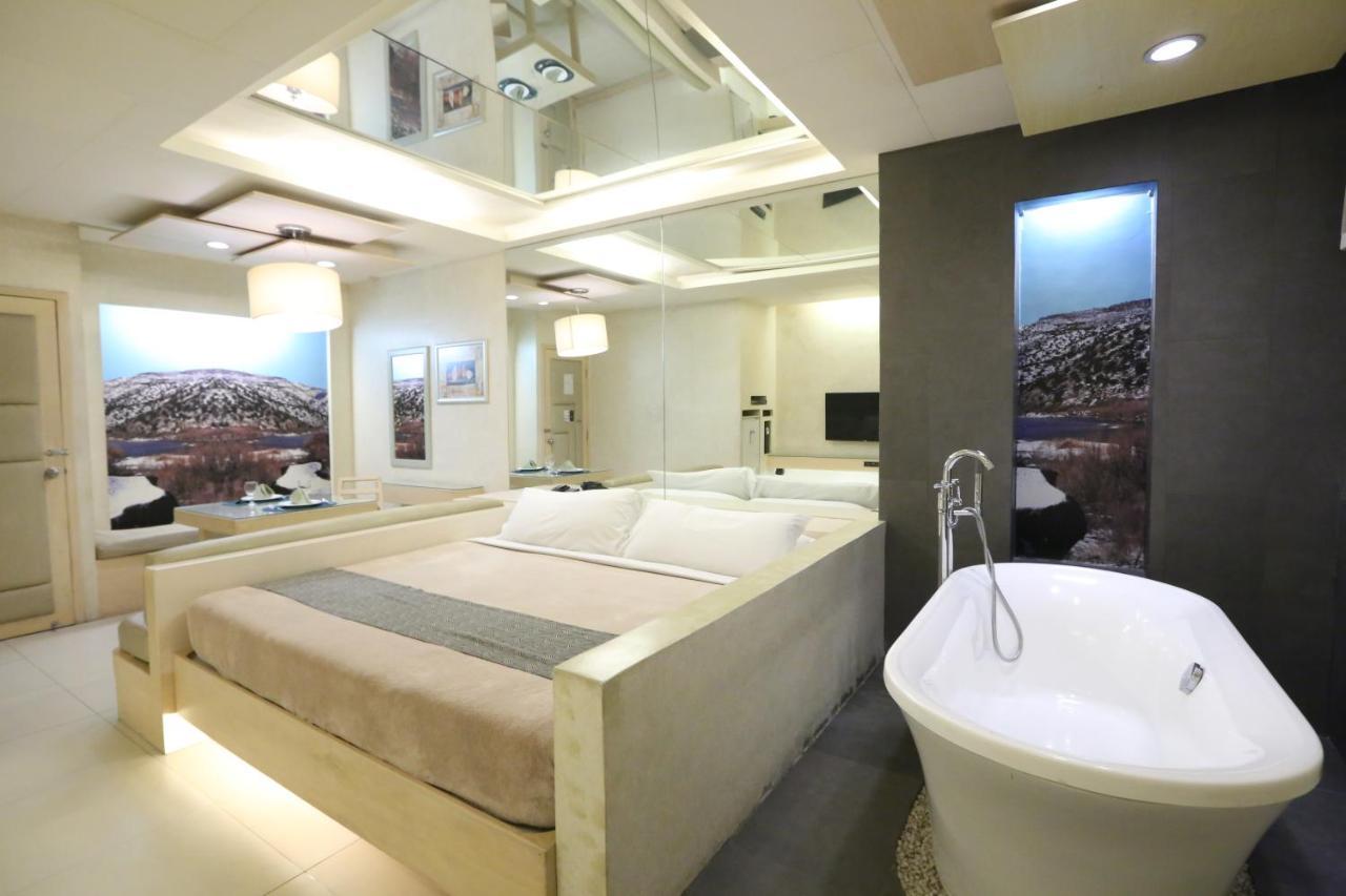 Victoria Court Suites Pasig Eksteriør bilde