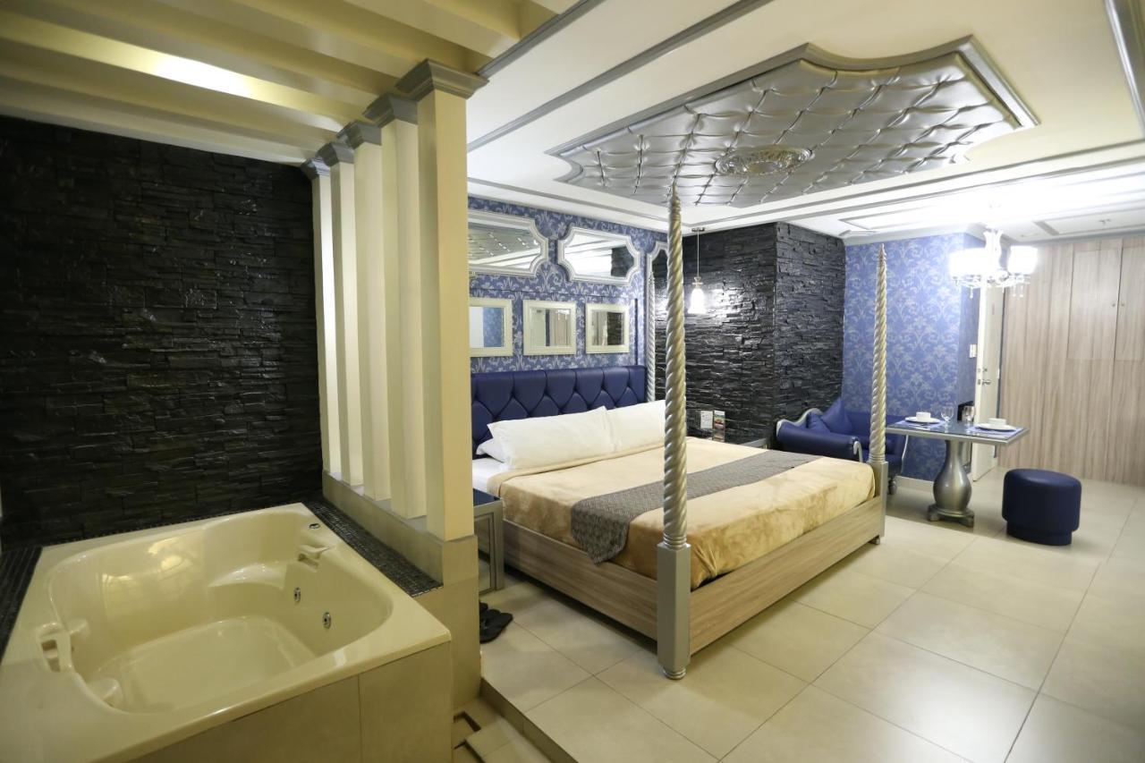 Victoria Court Suites Pasig Eksteriør bilde